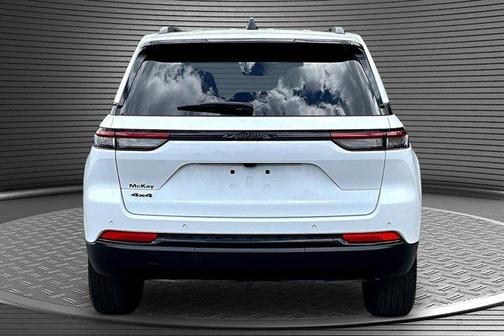 Bright White Clearcoat 2025 Jeep Grand Cherokee Laredo