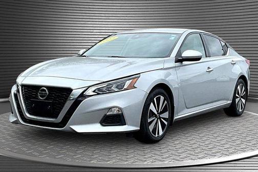 Brilliant Silver Metallic 2022 Nissan Altima 2.5 SV