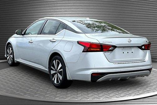 Brilliant Silver Metallic 2022 Nissan Altima 2.5 SV