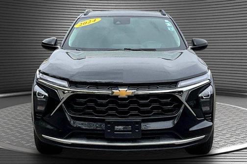 Mosaic Black Metallic 2024 Chevrolet Trax LT