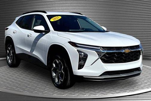 Summit White 2025 Chevrolet Trax LT