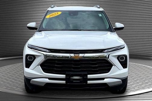 Summit White 2025 Chevrolet Trailblazer LT
