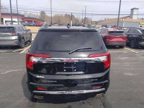 2023 GMC Acadia Denali