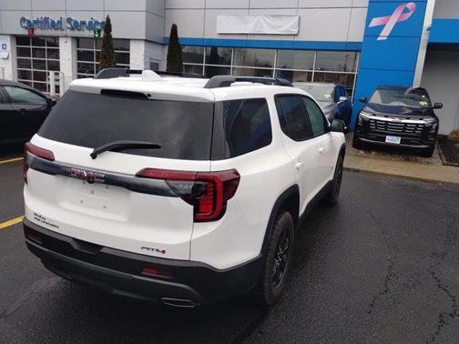 2023 GMC Acadia AT4