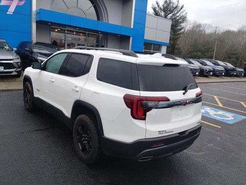 2023 GMC Acadia AT4