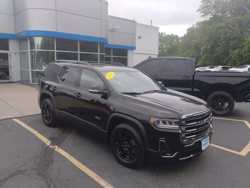 2023 GMC Acadia AT4