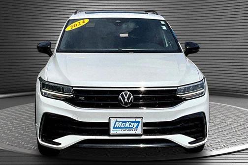 Opal White Pearl Effect 2024 Volkswagen Tiguan 2.0T SE R-Line Black