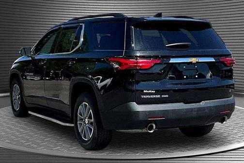 Mosaic Black Metallic 2022 Chevrolet Traverse LT Cloth