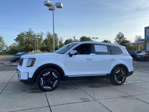 Glacial White Pearl 2025 Kia Telluride S