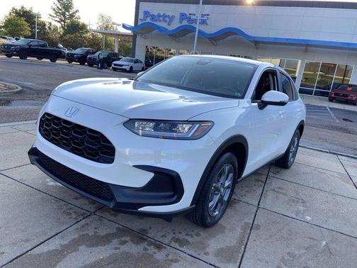 Platinum White Pearl 2026 Honda HR-V LX