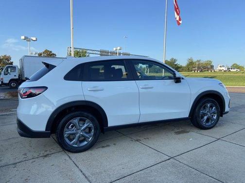 Platinum White Pearl 2026 Honda HR-V LX