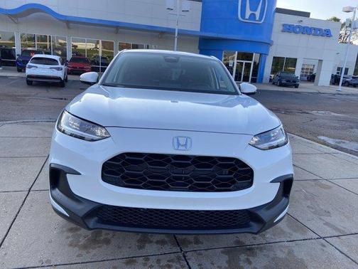 Platinum White Pearl 2026 Honda HR-V LX