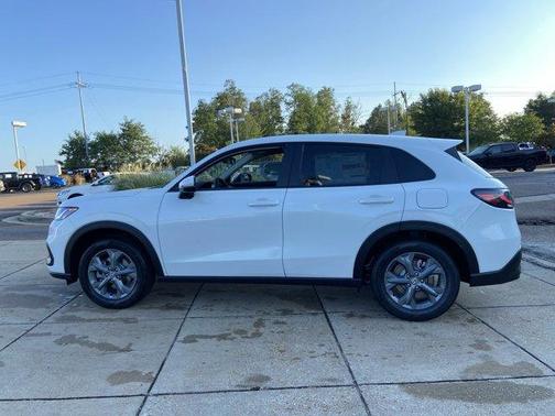 Platinum White Pearl 2026 Honda HR-V LX