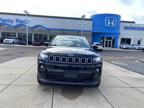 Diamond Black 2025 Jeep Compass Latitude