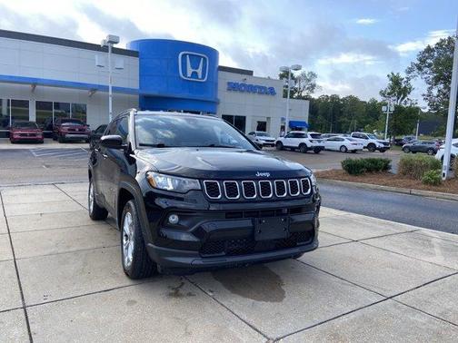 Diamond Black 2025 Jeep Compass Latitude
