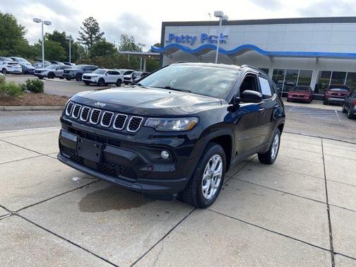Diamond Black 2025 Jeep Compass Latitude