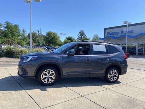 Magnetite Gray Metallic 2024 Subaru Forester Premium