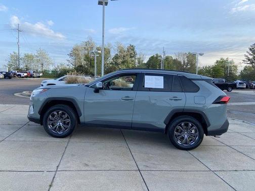 2022 Toyota RAV4 Hybrid XLE Premium