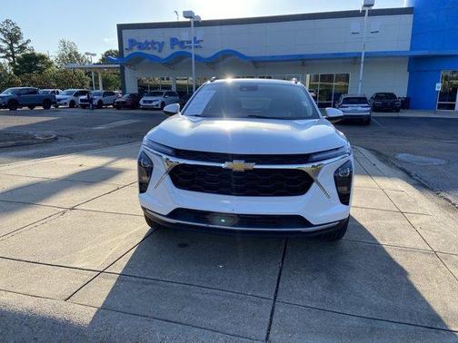 Summit White 2025 Chevrolet Trax LT