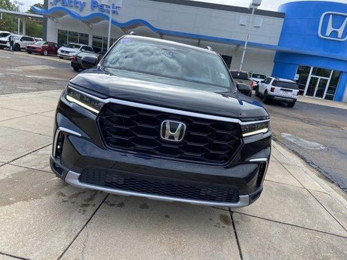 Crystal Black Pearl 2023 Honda Pilot Touring