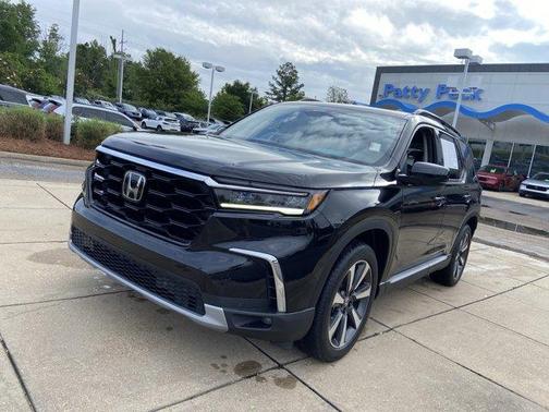Crystal Black Pearl 2023 Honda Pilot Touring