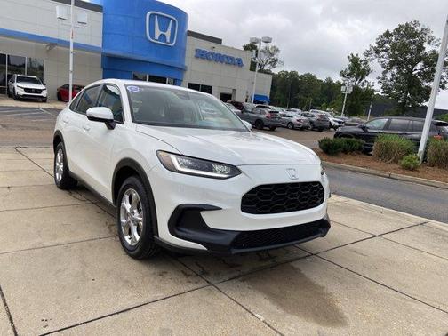 Platinum White Pearl 2024 Honda HR-V LX