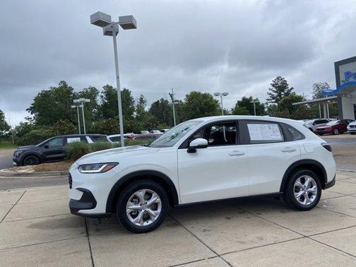 Platinum White Pearl 2024 Honda HR-V LX