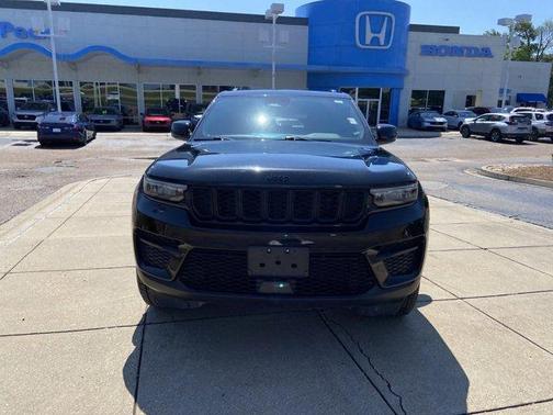 Diamond Black 2025 Jeep Grand Cherokee Laredo
