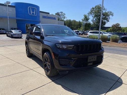 Diamond Black 2025 Jeep Grand Cherokee Laredo