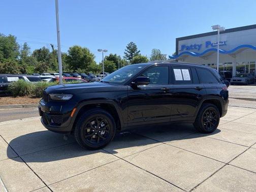Diamond Black 2025 Jeep Grand Cherokee Laredo