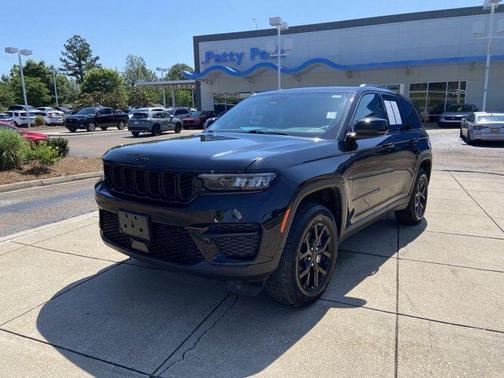 Diamond Black 2025 Jeep Grand Cherokee Laredo