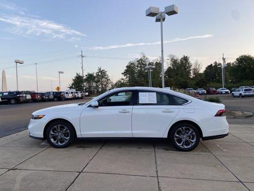 Platinum White Pearl 2024 Honda Accord EX