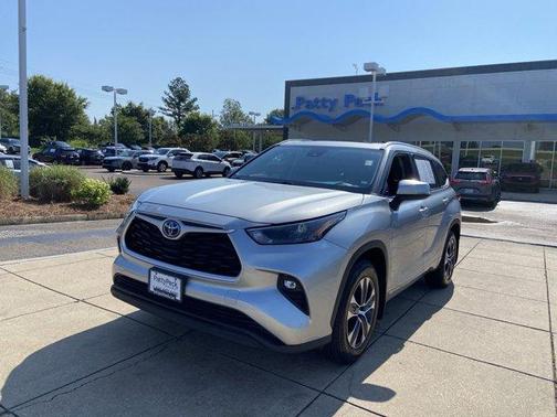 2022 Toyota Highlander Hybrid XLE
