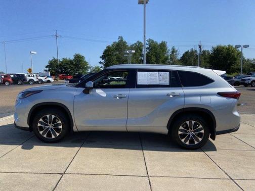 2022 Toyota Highlander Hybrid XLE