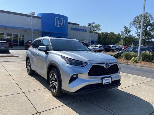 2022 Toyota Highlander Hybrid XLE