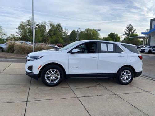 Summit White 2023 Chevrolet Equinox 2LT