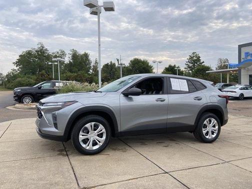 Sterling Gray Metallic 2024 Chevrolet Trax LS