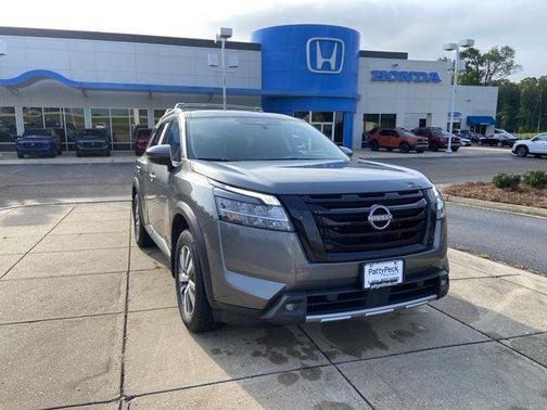 2022 Nissan Pathfinder SL