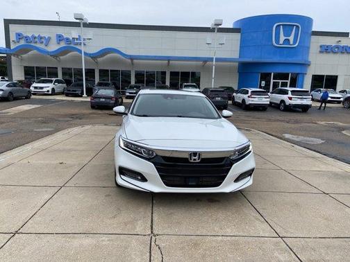 White 2018 Honda Accord EX