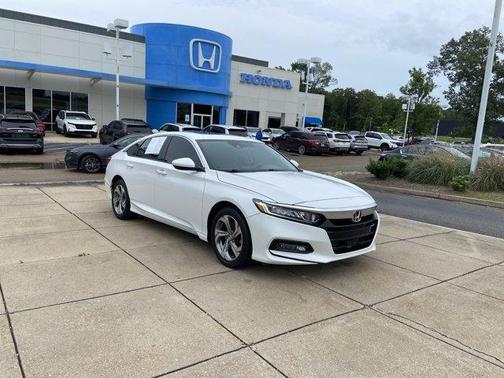 White 2018 Honda Accord EX