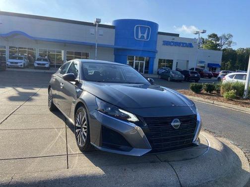 Gun Metallic 2025 Nissan Altima SV