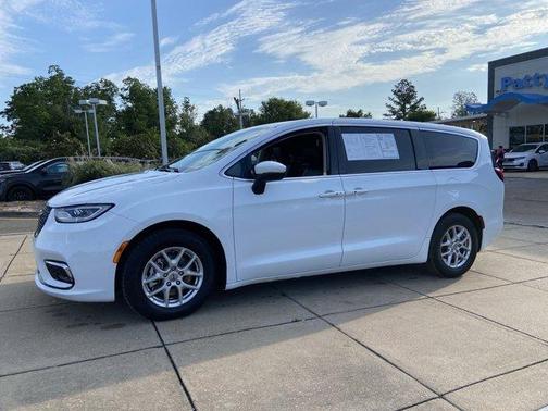 Bright White Clearcoat 2023 Chrysler Pacifica Touring-L