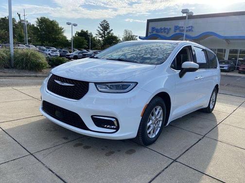 Bright White Clearcoat 2023 Chrysler Pacifica Touring-L
