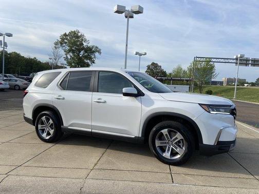 Platinum White Pearl 2023 Honda Pilot EX-L 8-Passenger