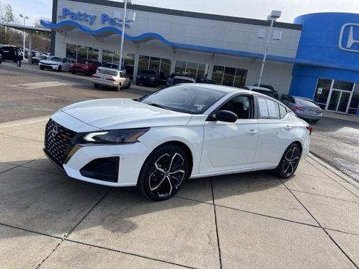 2025 Nissan Altima SR