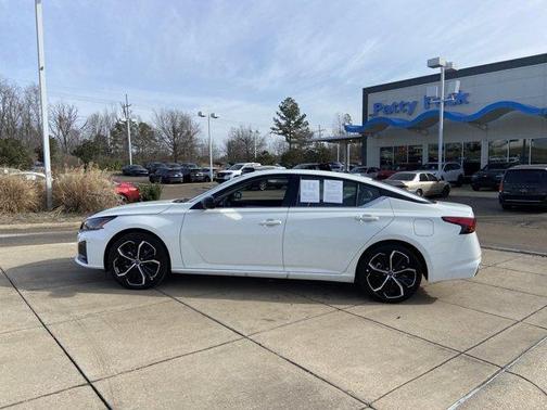 2025 Nissan Altima SR