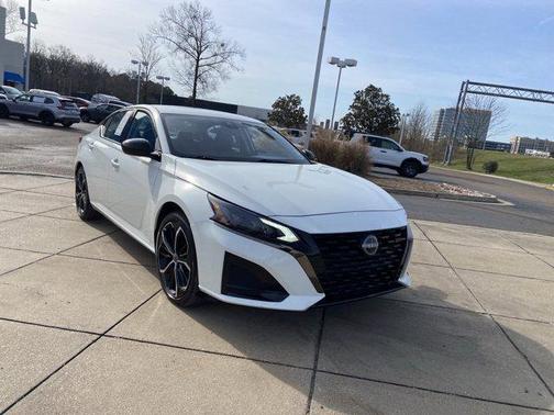 2025 Nissan Altima SR