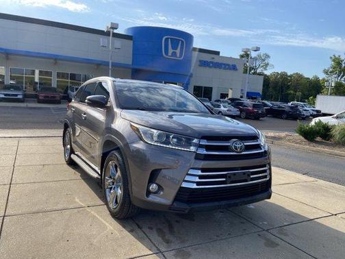 Predawn Gray Mica 2017 Toyota Highlander Limited Platinum