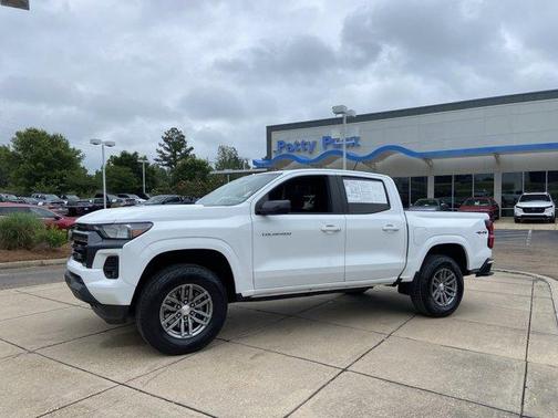 Summit White 2023 Chevrolet Colorado LT