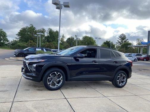 Mosaic Black Metallic 2025 Chevrolet Trax LT
